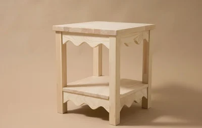 چهارپایه کنار تخت